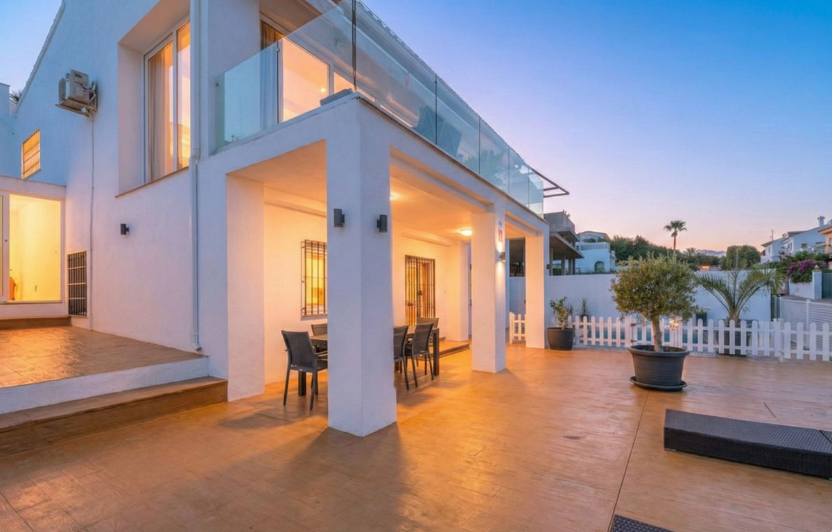 Вилла/Шале — Estepona