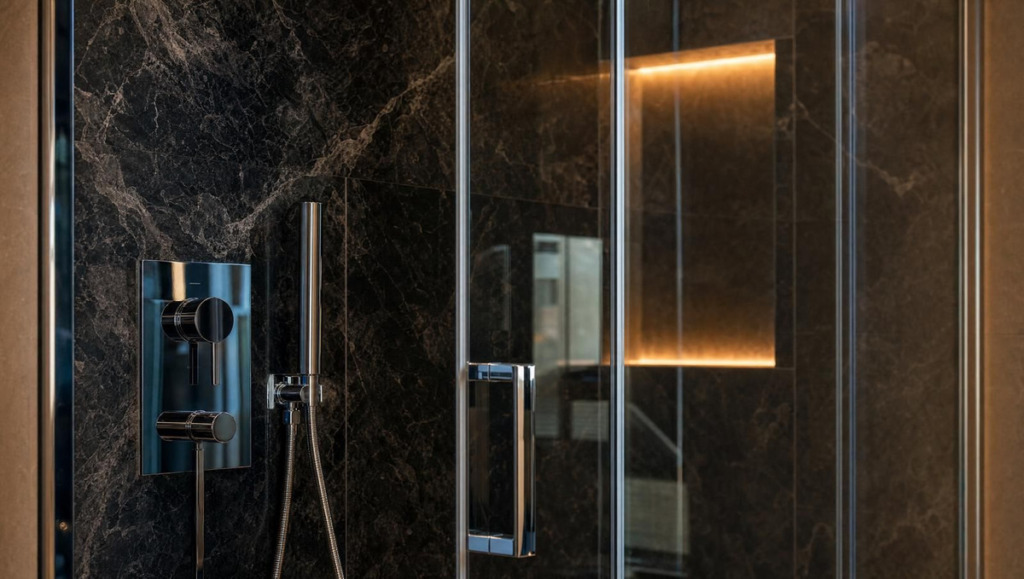 Middle Floor Apartment — New Golden Mile