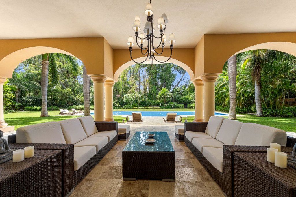 Villa – Chalet — Guadalmina Baja