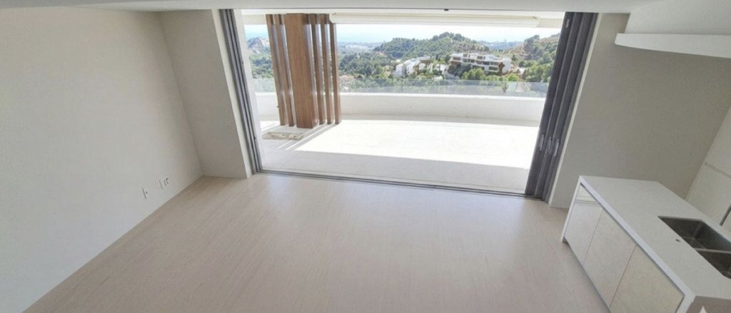 Middle Floor Apartment — Benahavís