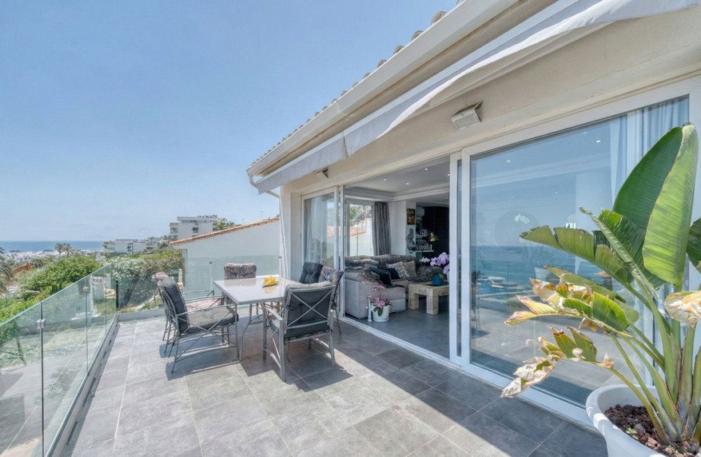 Villa – Chalet — Estepona