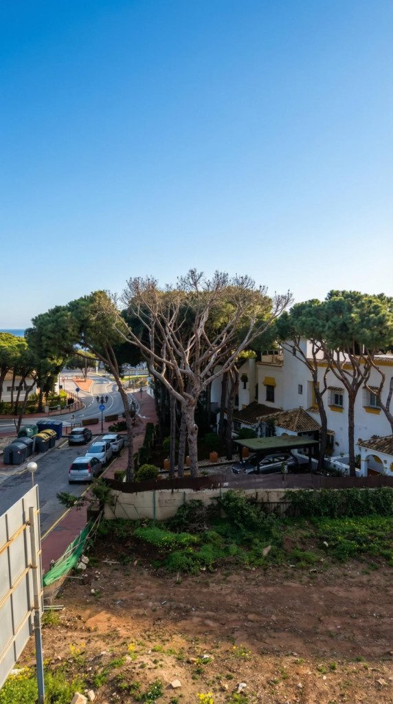 Terreno Comercial — Calahonda