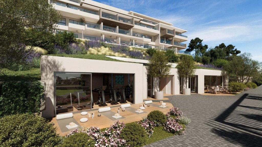Апартамент средний этаж — Estepona
