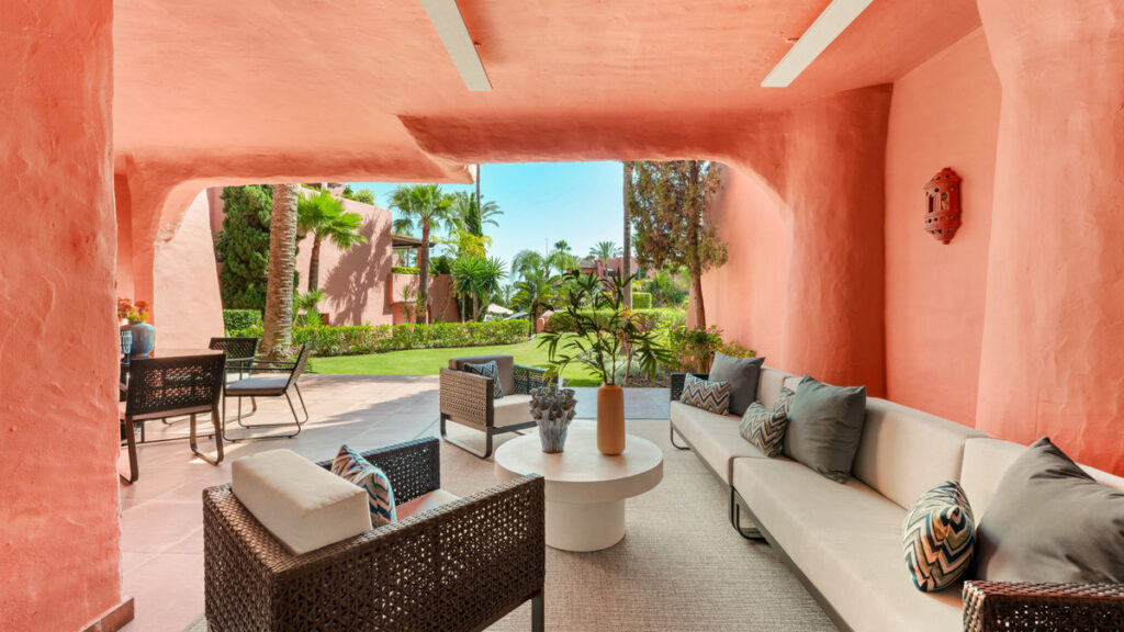 Middle Floor Apartment — Estepona