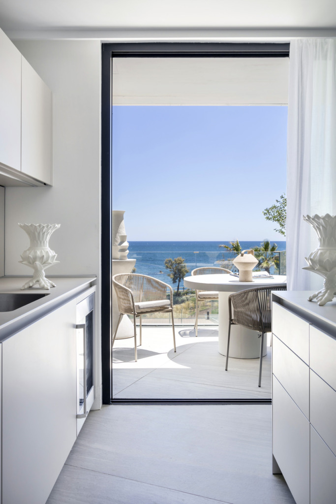 Апартамент средний этаж — Estepona