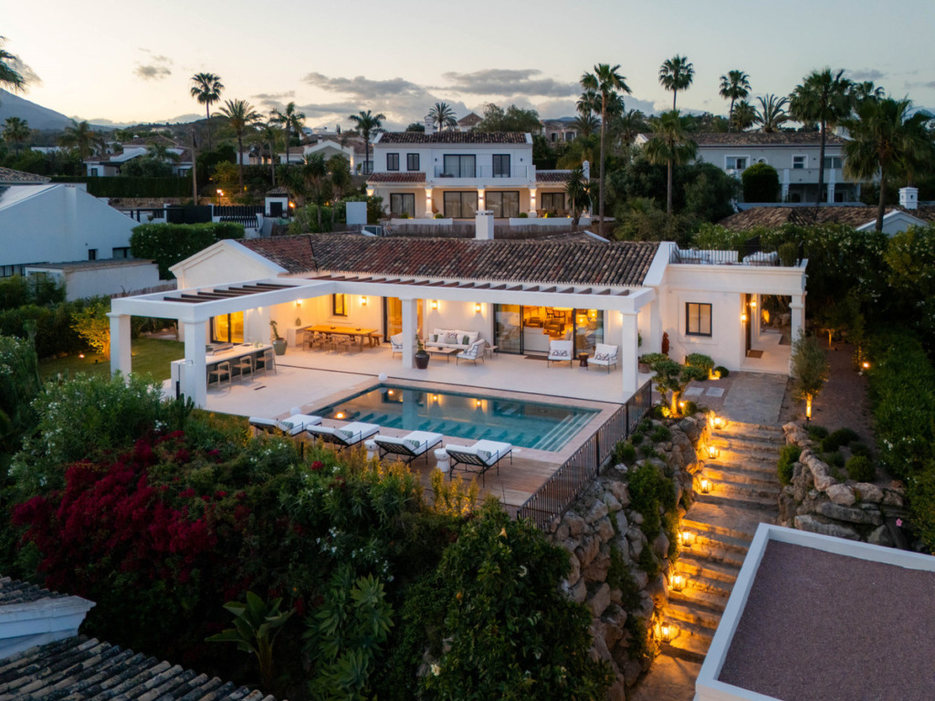 Villa – Chalet — Nueva Andalucía