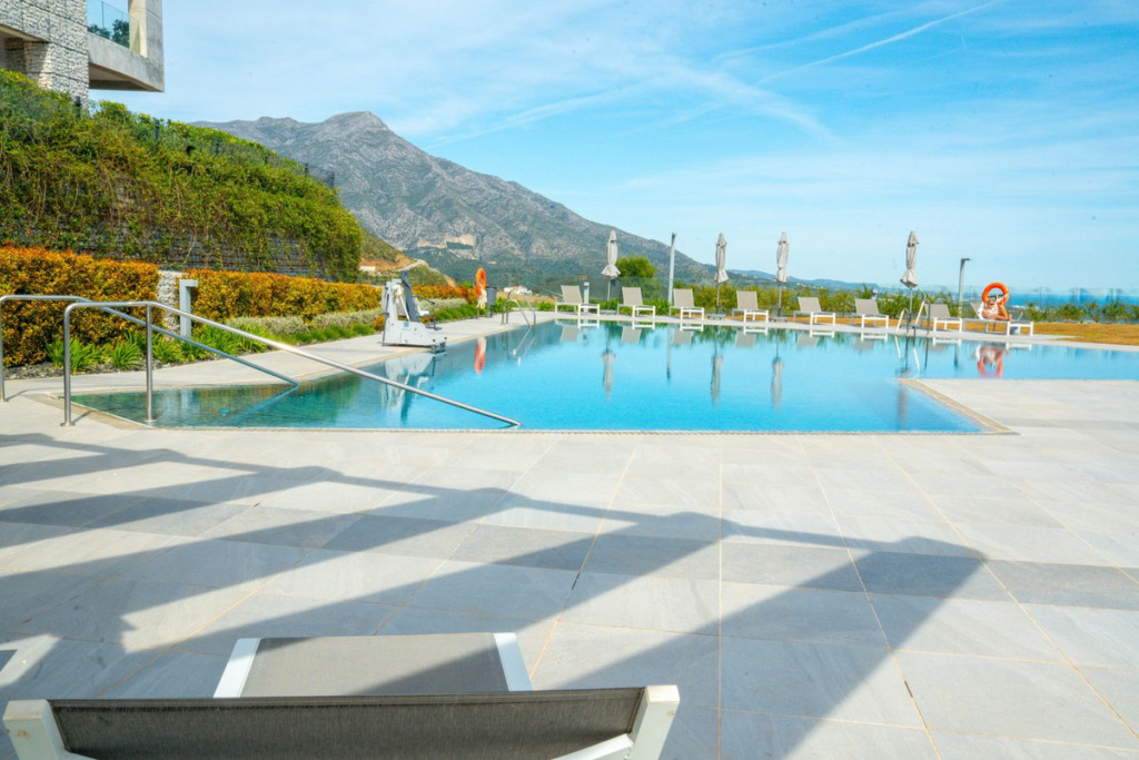 Middle Floor Apartment — Benahavís