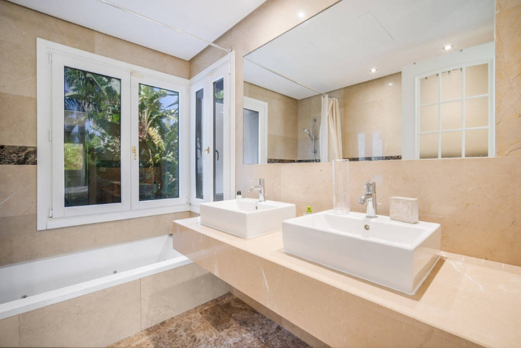 Villa – Chalet — The Golden Mile