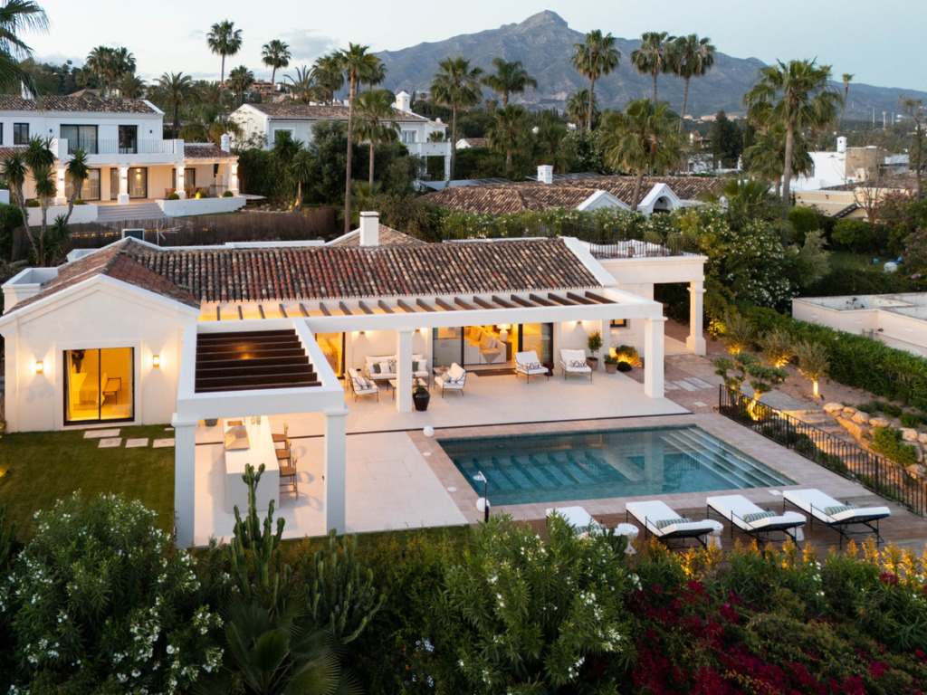 Villa – Chalet — Nueva Andalucía