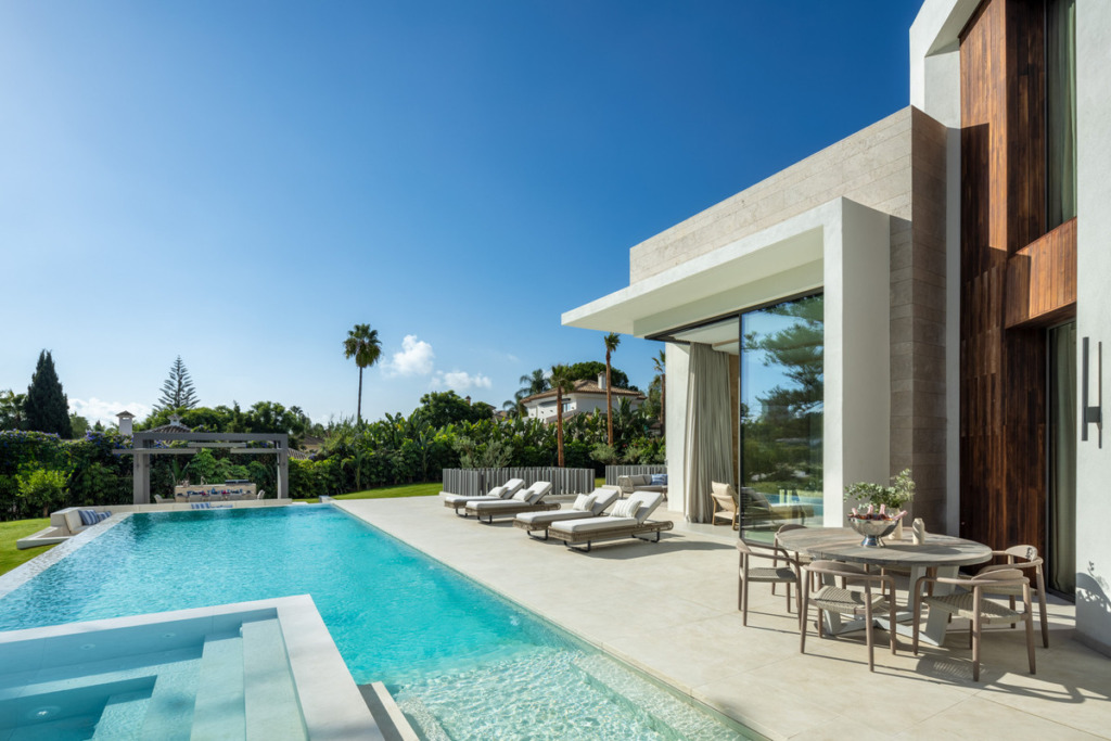 Villa – Chalet — Nueva Andalucía