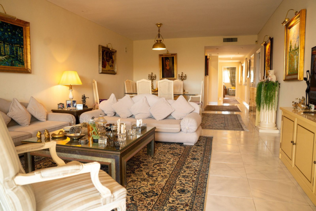 Апартамент средний этаж — Puerto Banús