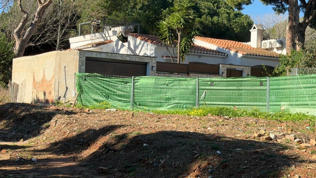 Terreno Comercial — Calahonda