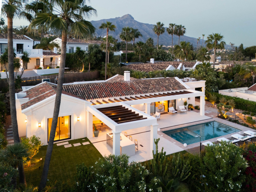 Villa – Chalet — Nueva Andalucía