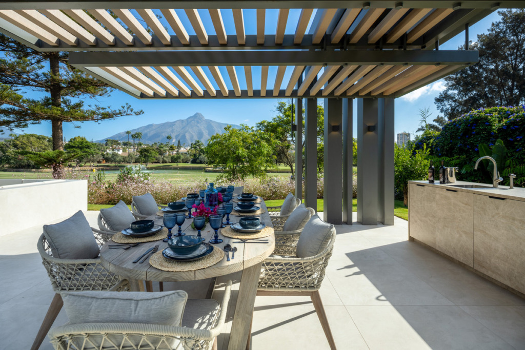 Villa – Chalet — Nueva Andalucía
