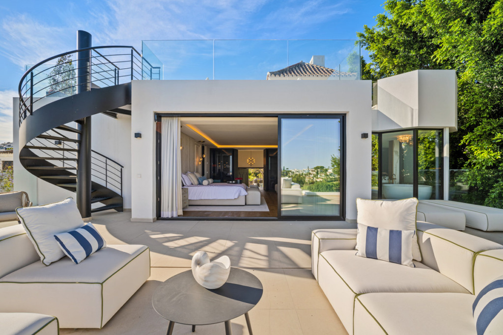 Villa – Chalet — Nueva Andalucía