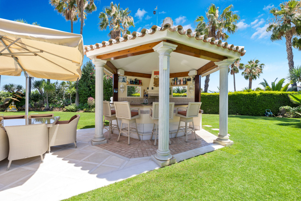 Villa – Chalet — Nueva Andalucía