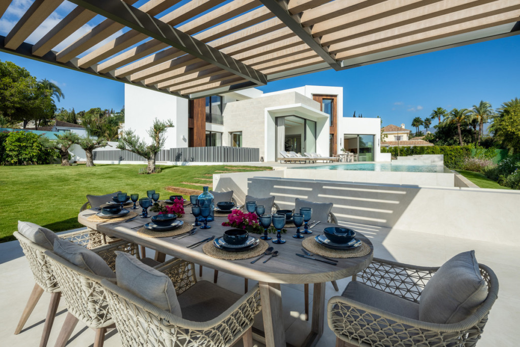 Villa – Chalet — Nueva Andalucía