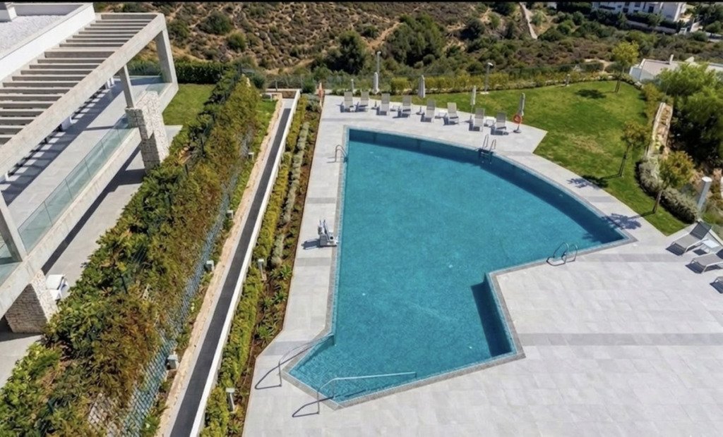 Middle Floor Apartment — Benahavís