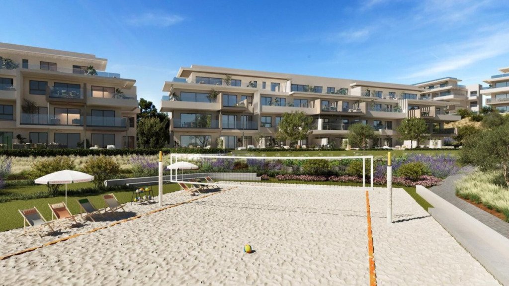 Апартамент средний этаж — Estepona