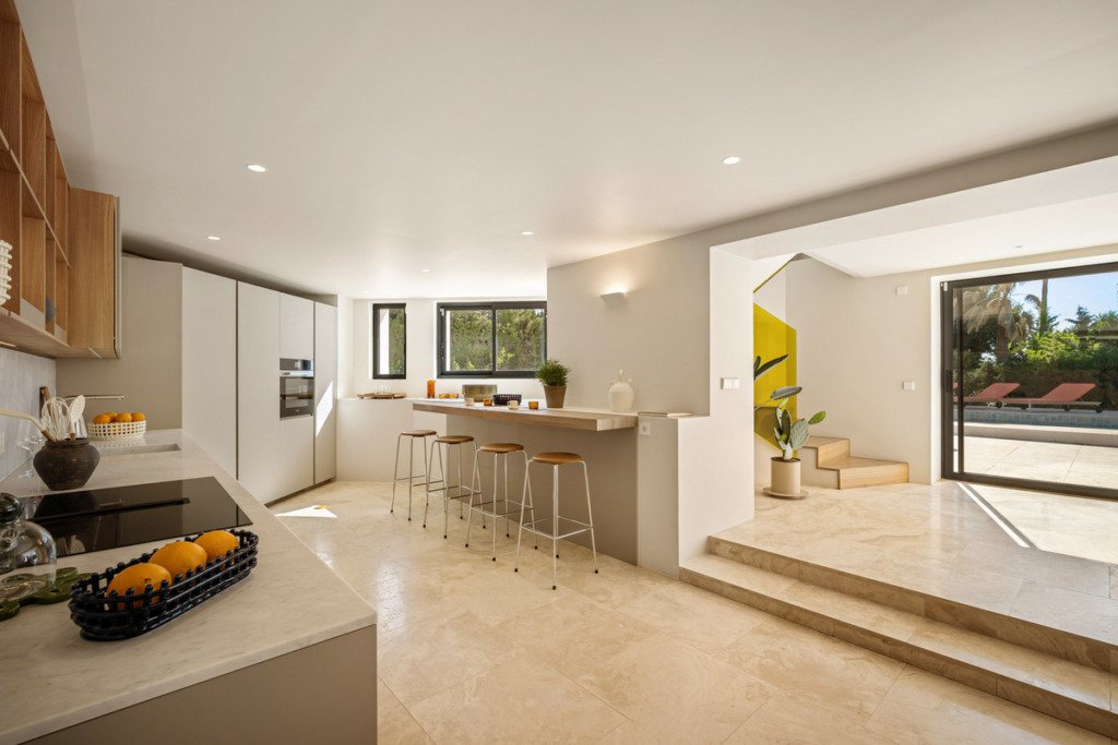 Detached Villa — Nueva Andalucía