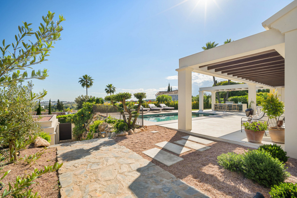 Villa – Chalet — Nueva Andalucía