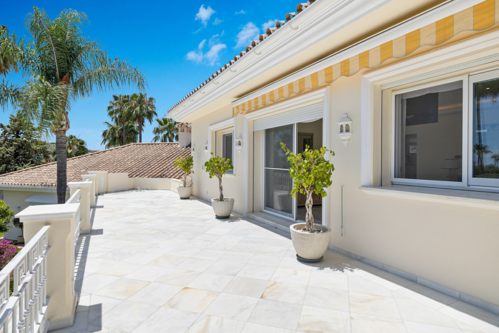 Villa – Chalet — Nueva Andalucía