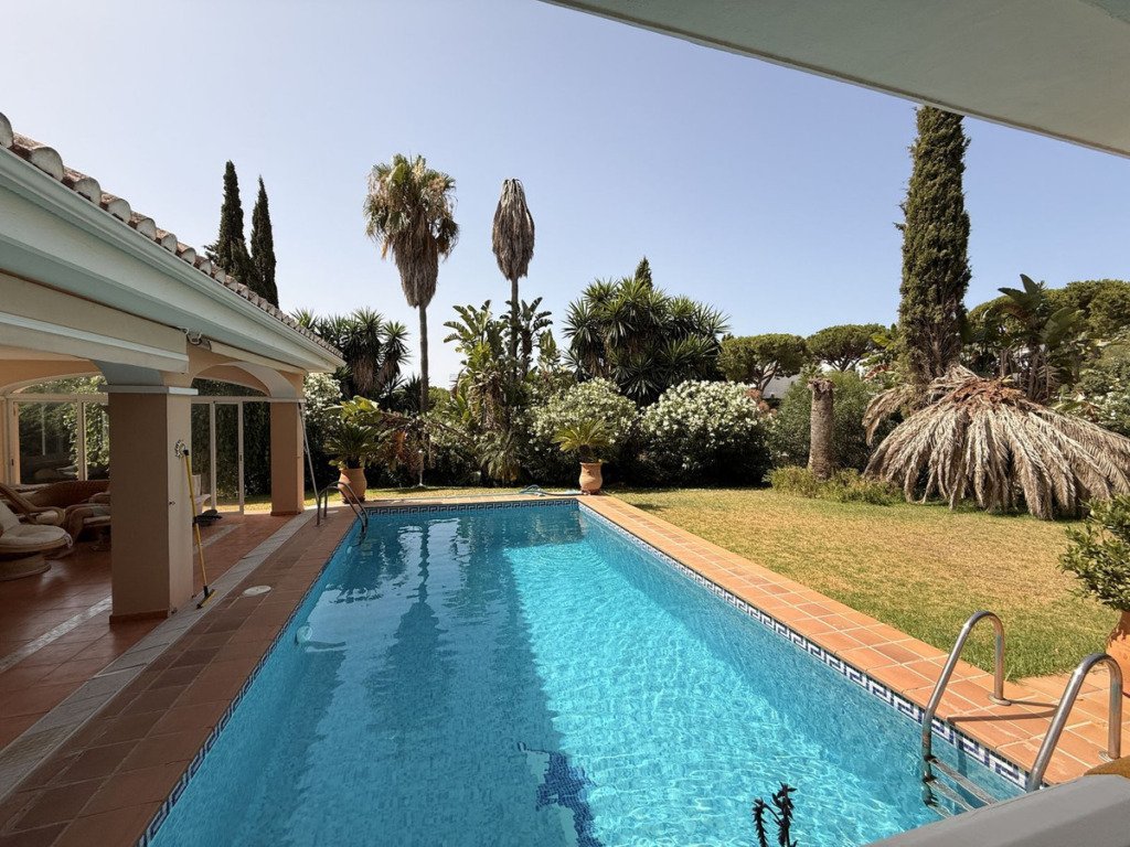 Villa – Chalet — Elviria