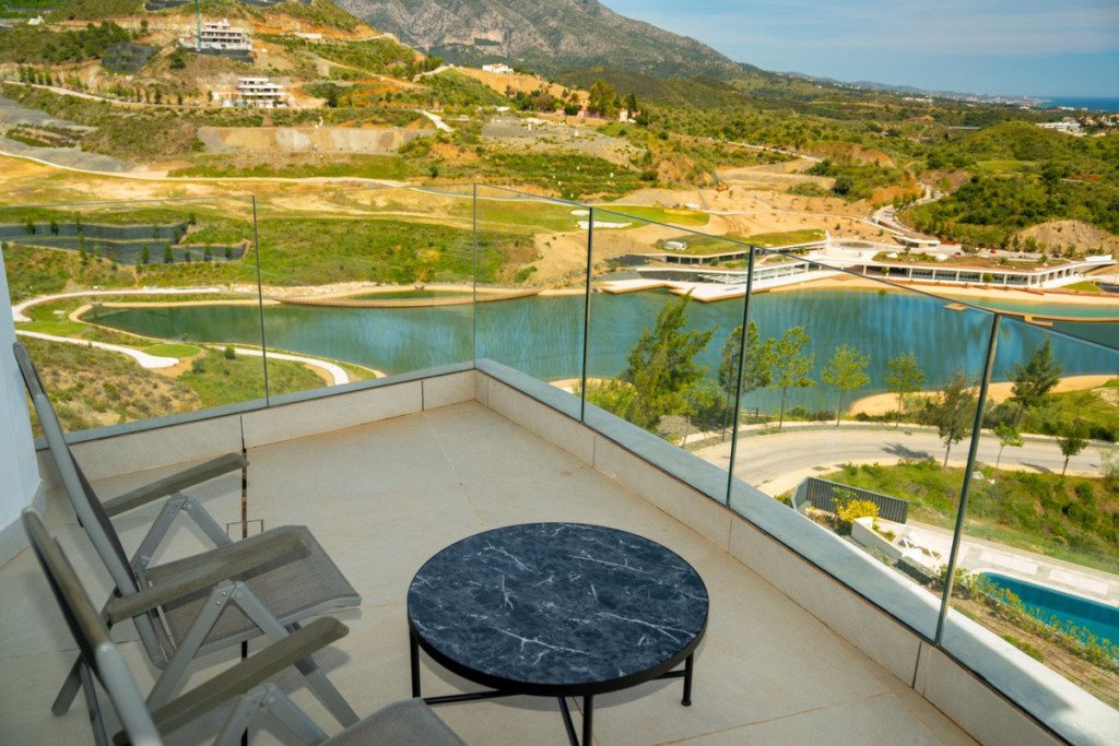 Middle Floor Apartment — Benahavís