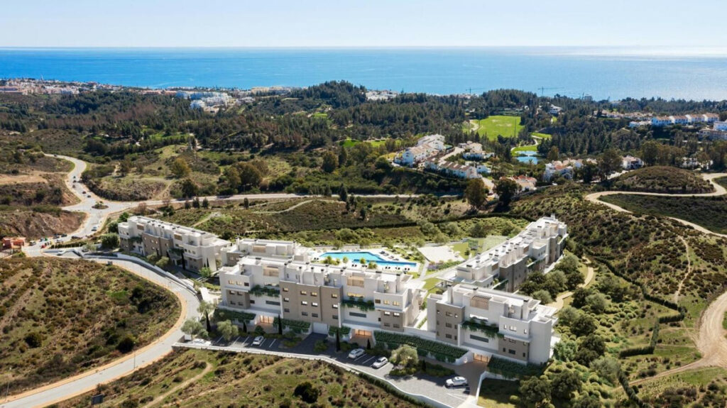 Апартамент средний этаж — Estepona