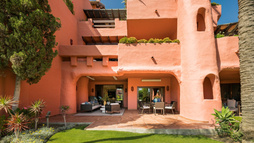 Middle Floor Apartment — Estepona