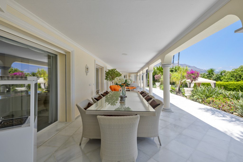 Detached Villa — Nueva Andalucía