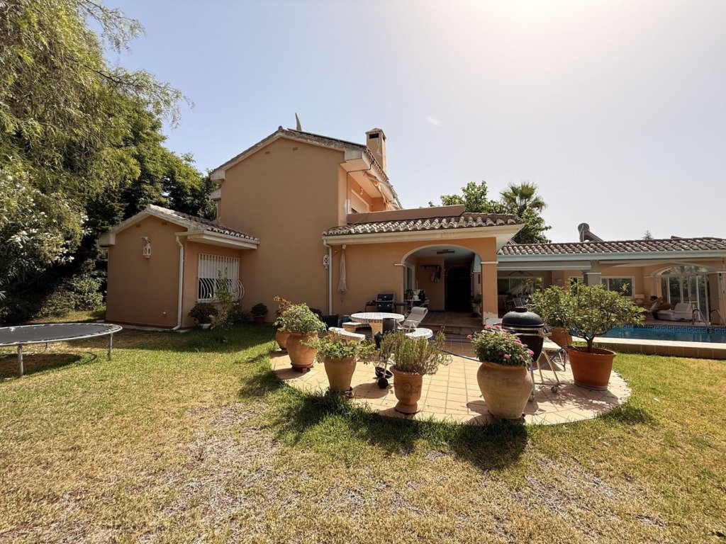 Villa – Chalet — Elviria