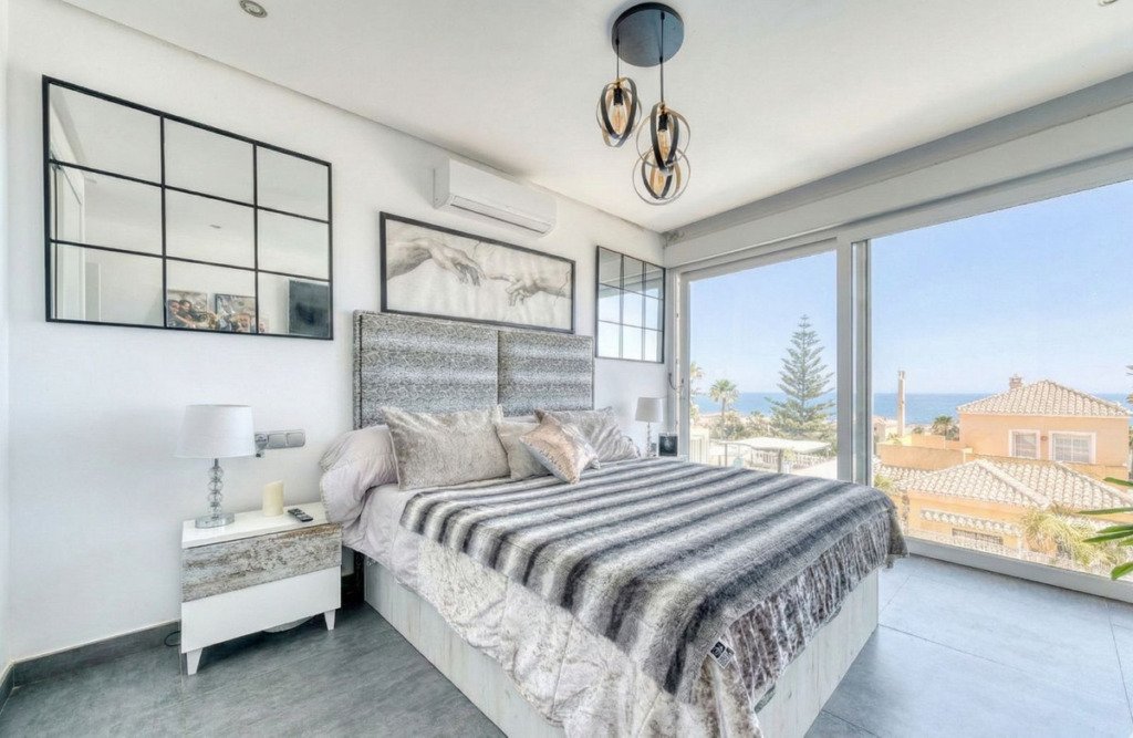 Villa – Chalet — Estepona