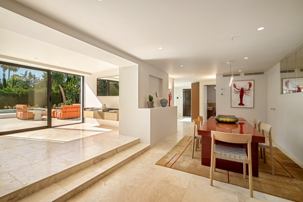 Detached Villa — Nueva Andalucía