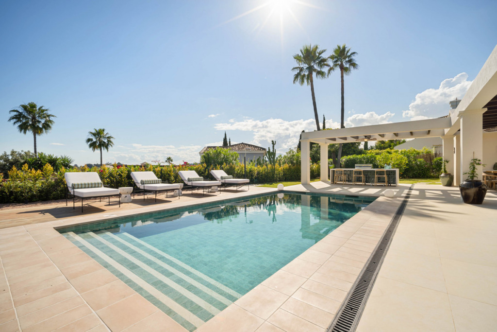 Villa – Chalet — Nueva Andalucía