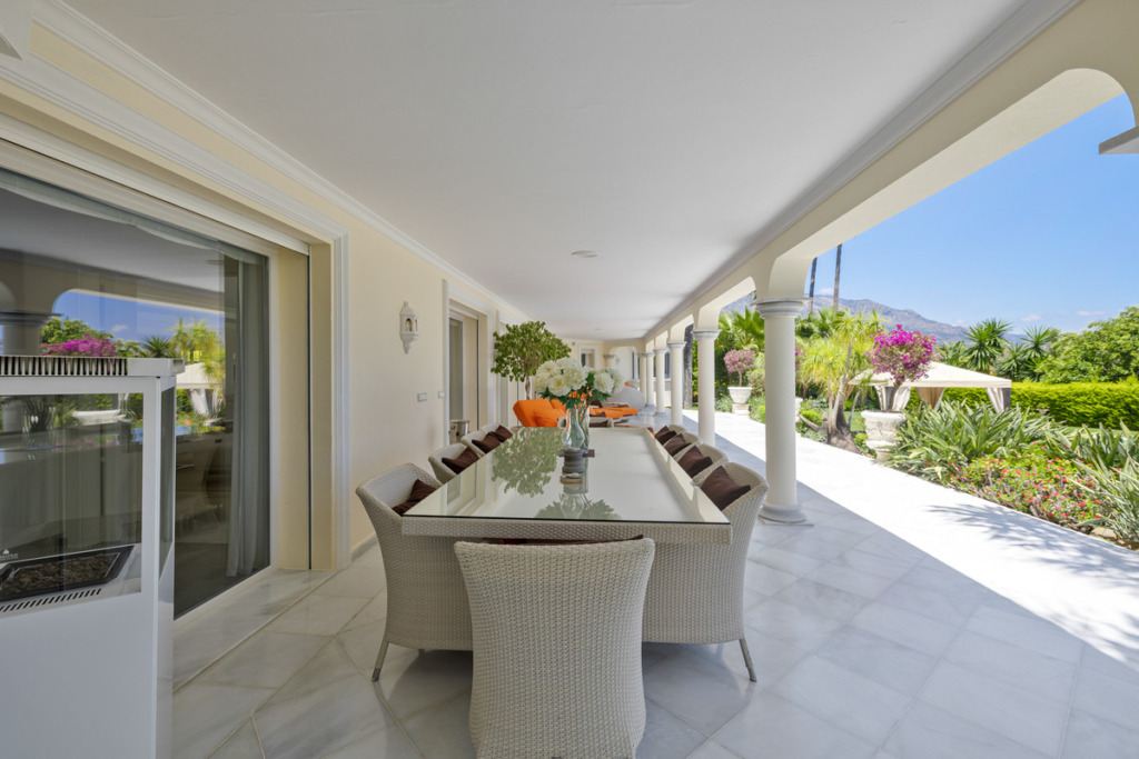 Villa – Chalet — Nueva Andalucía