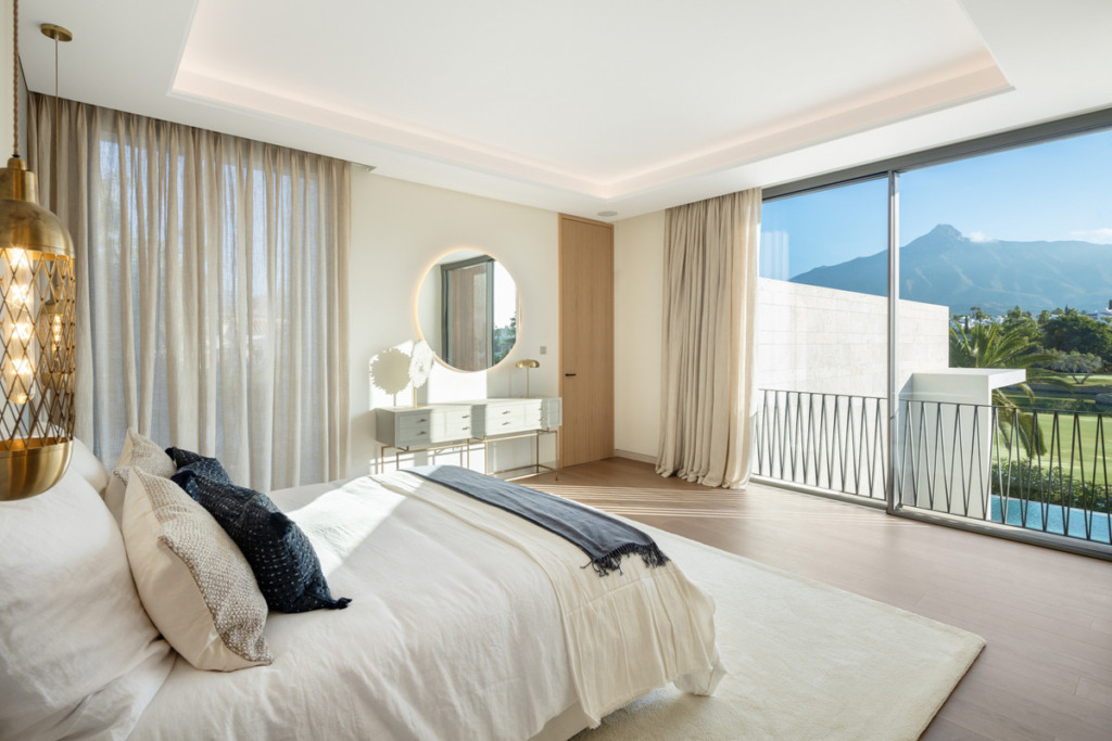Villa – Chalet — Nueva Andalucía