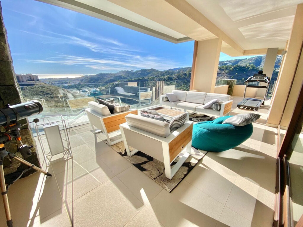 Middle Floor Apartment — Benahavís