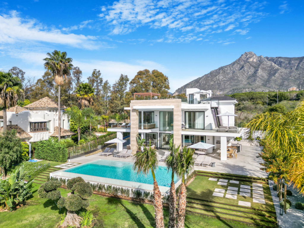 Detached Villa — The Golden Mile
