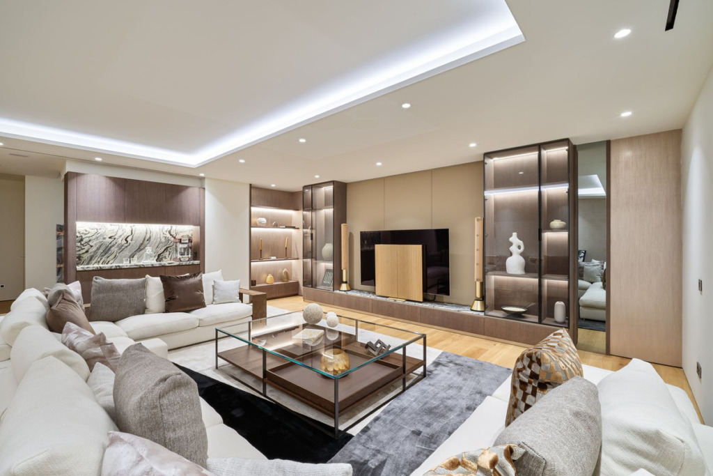 Detached Villa — The Golden Mile