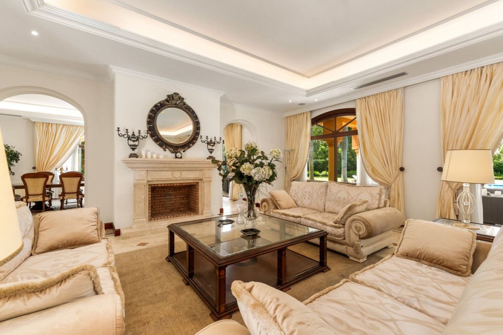 Villa – Chalet — Guadalmina Baja
