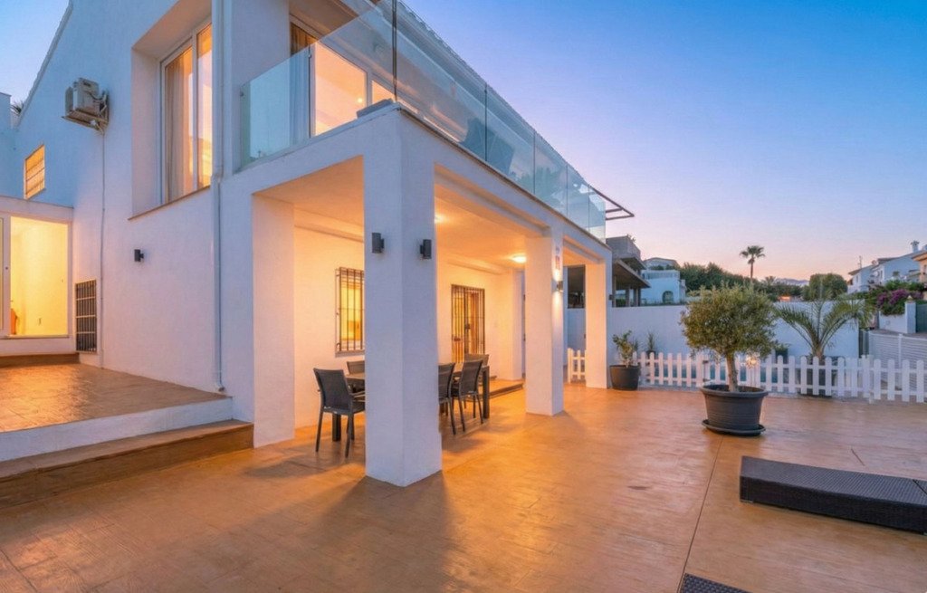 Villa – Chalet — Estepona