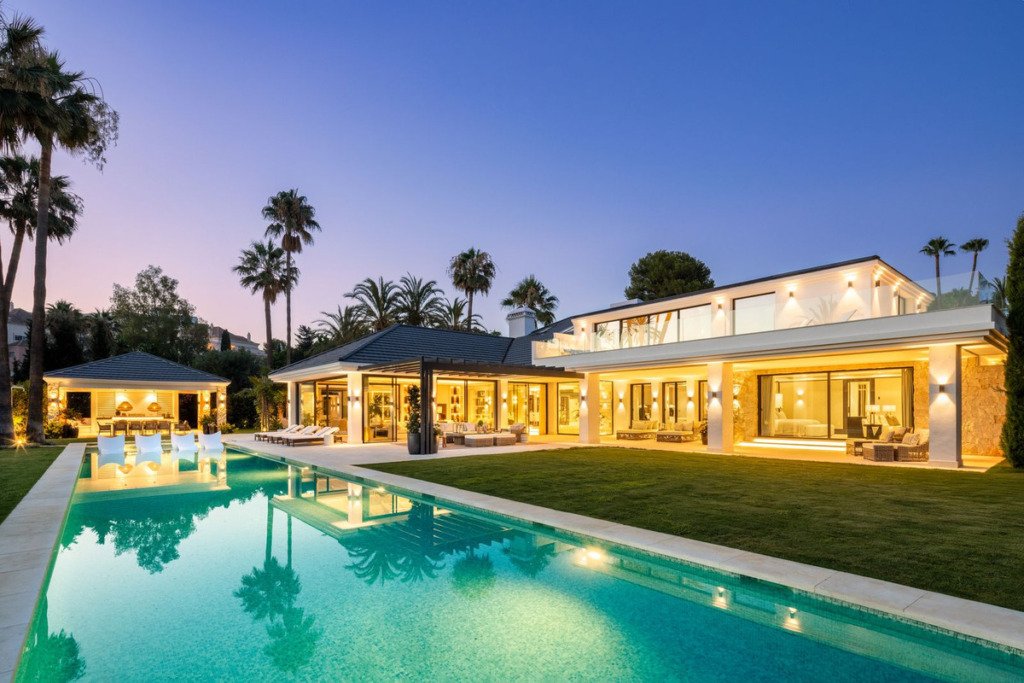 Villa – Chalet — Nueva Andalucía
