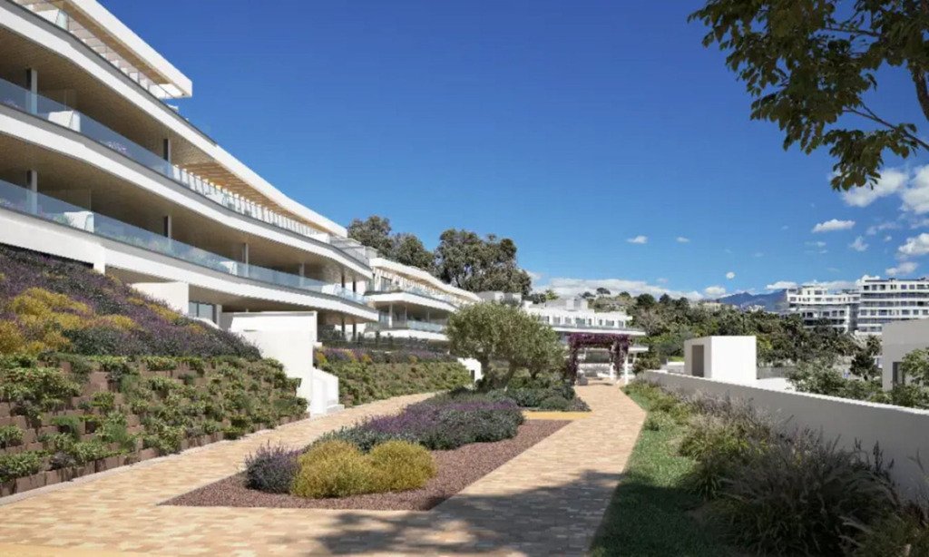Апартамент средний этаж — Estepona
