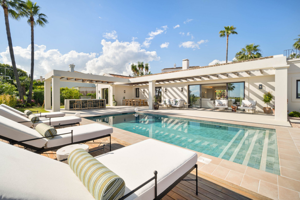 Villa – Chalet — Nueva Andalucía