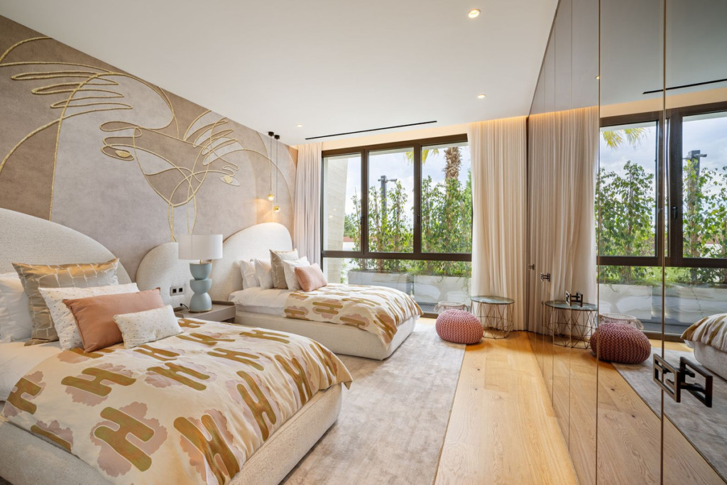 Detached Villa — The Golden Mile