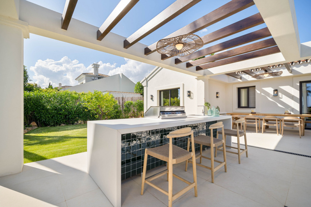 Villa – Chalet — Nueva Andalucía