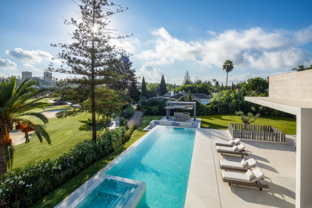Villa – Chalet — Nueva Andalucía