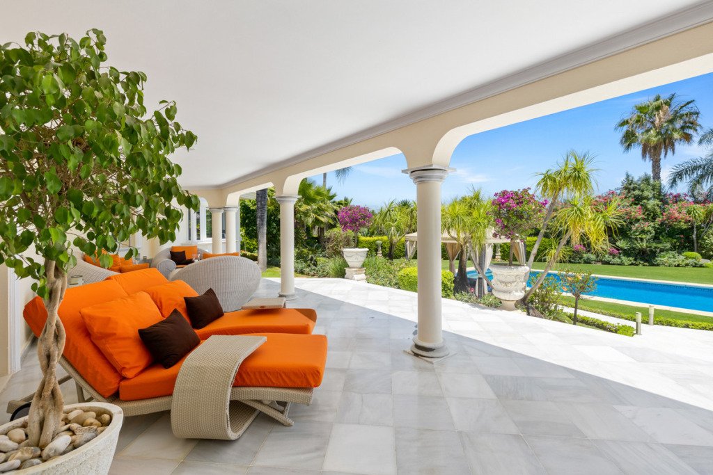 Detached Villa — Nueva Andalucía
