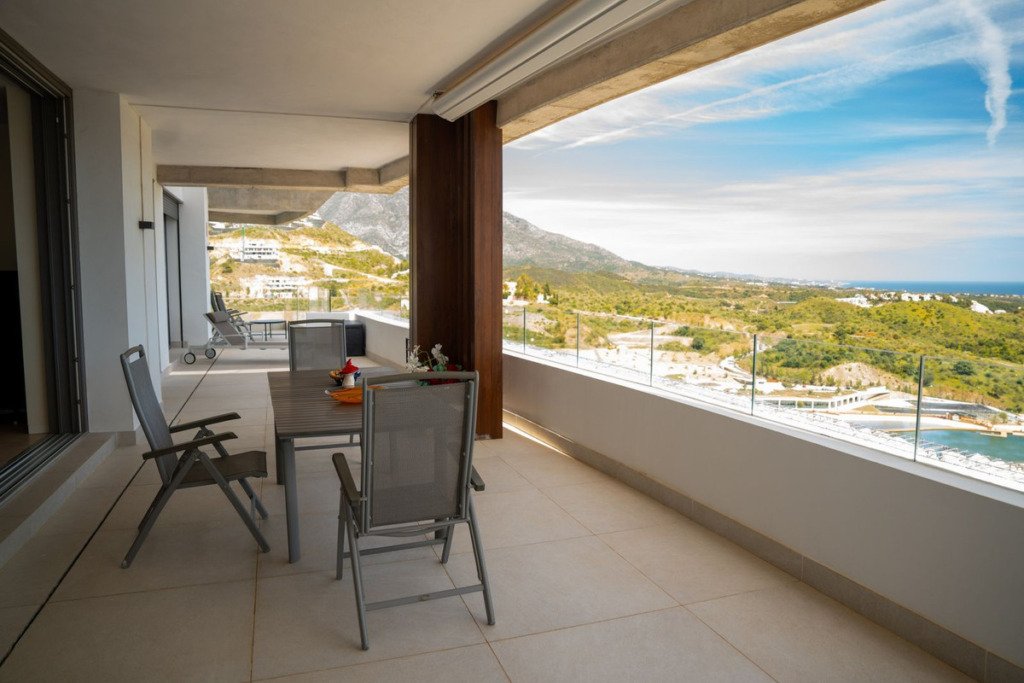 Middle Floor Apartment — Benahavís